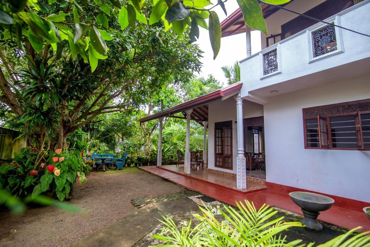 Mountain Gem Villa Hikkaduwa Buitenkant foto