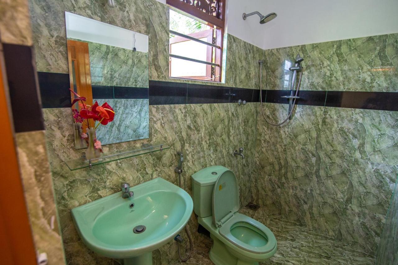 Mountain Gem Villa Hikkaduwa Buitenkant foto